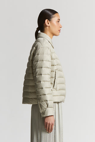 Spread-collar down jacket