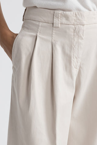 Pleated trousers in cotton silk gabardine and tencel