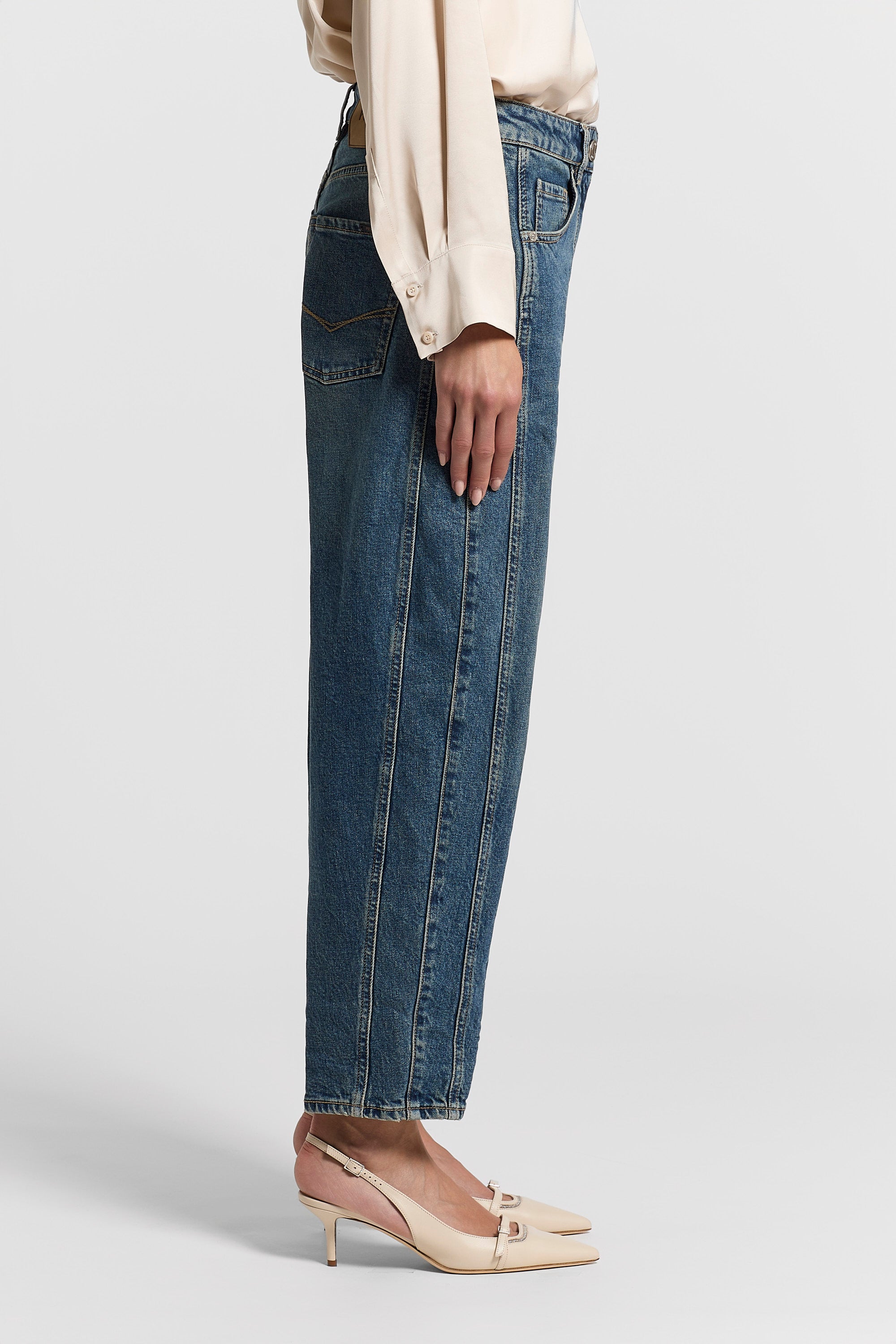 Carrot-leg stonewash jeans | Peserico US