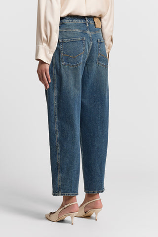 Carrot-leg stonewash jeans
