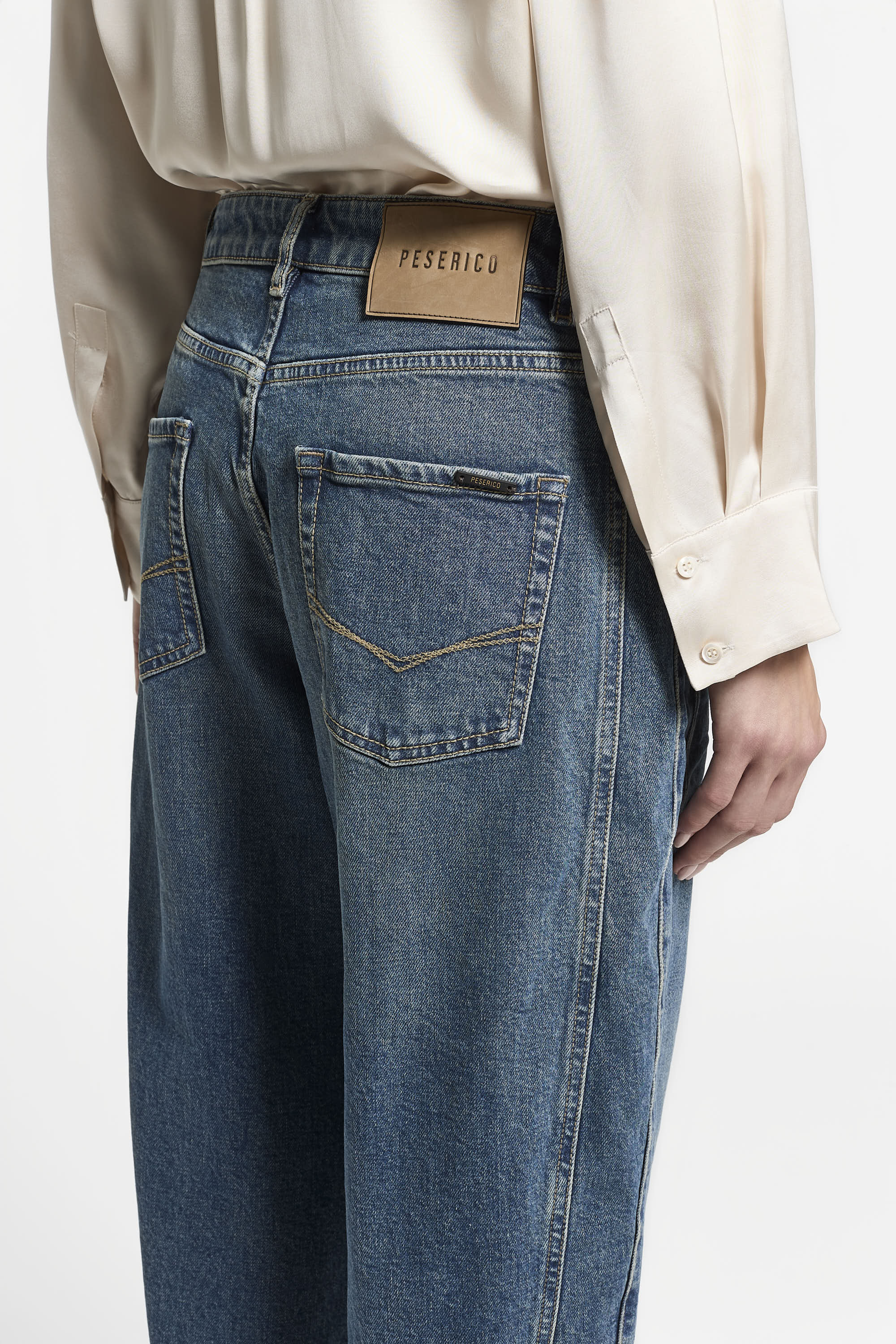 Carrot-leg stonewash jeans | Peserico US