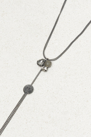 Long necklace with pendant and sparkling stones