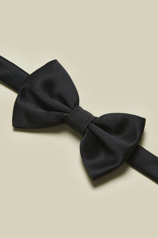 Shiny satin bow tie