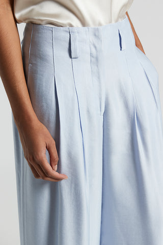 Trousers in light and cool pure linen fabric