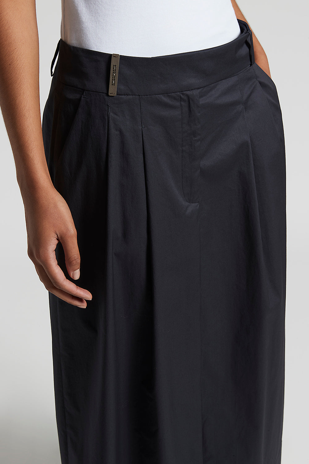 【PORTERNA】Perit folding long skirt Lightweight stretch cotton satin long skirt | Peserico US