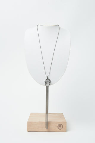 Pendant necklace with intertwined rings